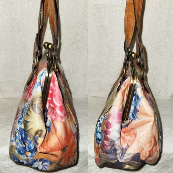 BUENO X-LARGE VEGAN FLORAL PATTERN SHOULDER HANDBAG, BRASS HARDWARE - Picture 3 of 5